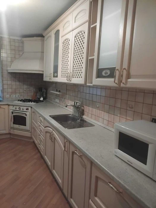 Exclusive! 3-room apartment for sale in Gorizont neighborhood, 13 Bolshaya Koltsevaya St.