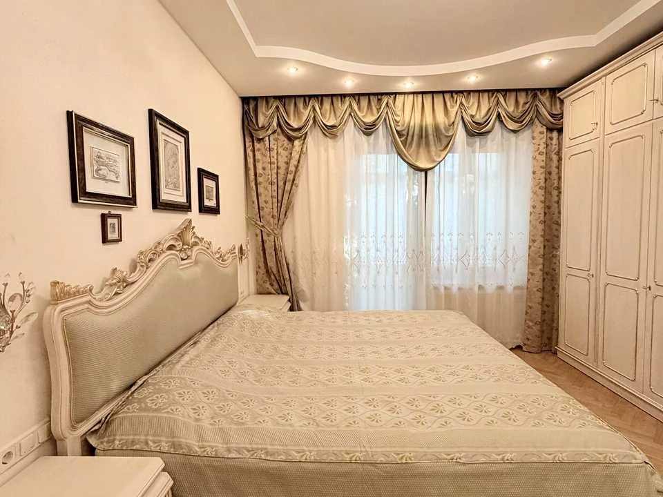 Квартира. Киев, Грушевского ул.