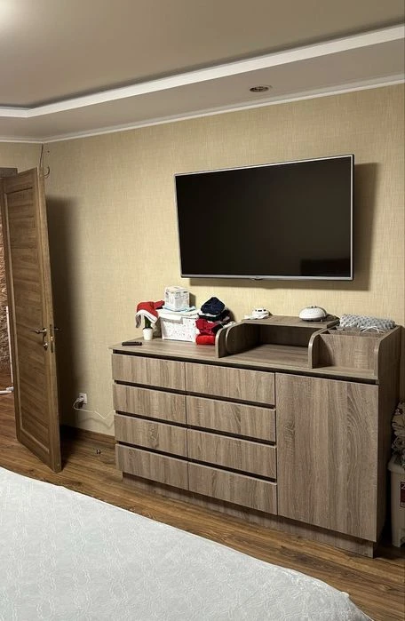 Простора 3-кімнатна квартира з джакузі, каміном та системою