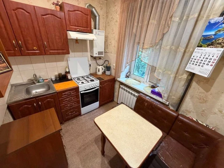 Продам 2-комн кв на ул. Ген Безручко (Новоорловская), р-н Пе