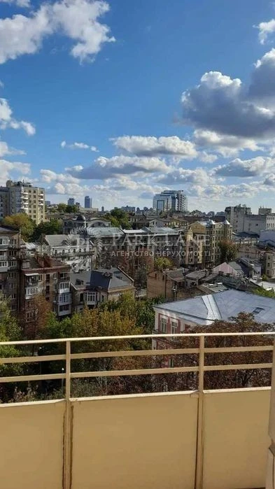 Golden Gate, Yaroslaviv val 15a, Ivan Franko, Honchara, Rey