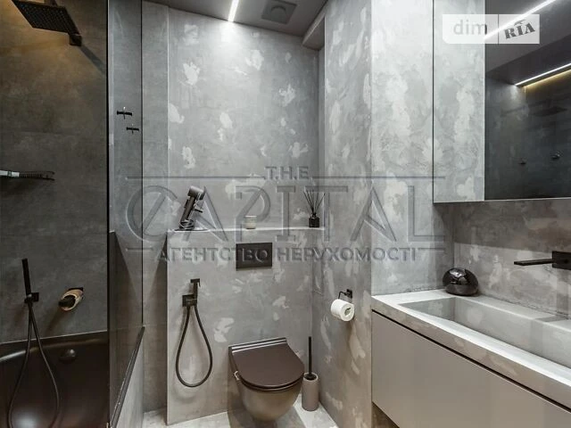 Продаж 4к квартири 121 кв. м на вул. Набережно-Рибальська до