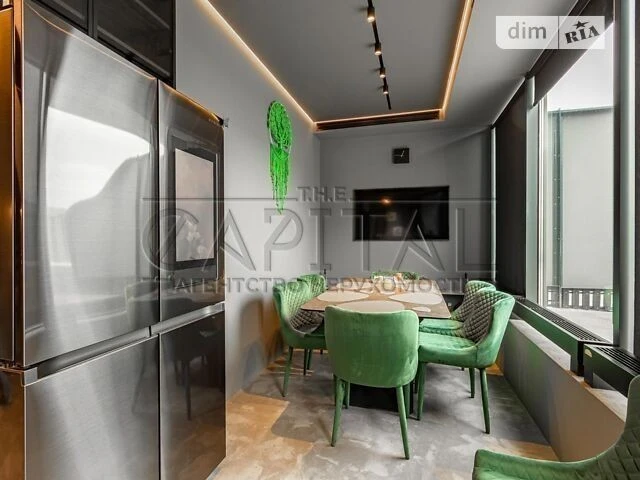 Продаж 4к квартири 121 кв. м на вул. Набережно-Рибальська до