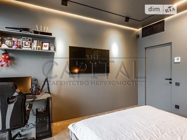 Продаж 4к квартири 121 кв. м на вул. Набережно-Рибальська до