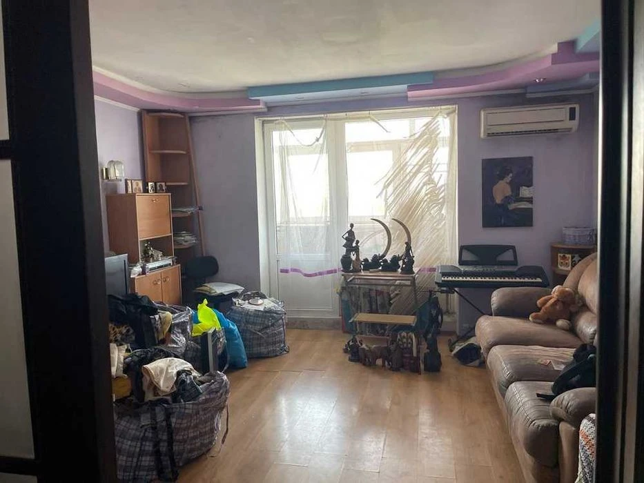 Shev Выгодная цена! Квартира нуждается в ремонте!  В продаже 3-к