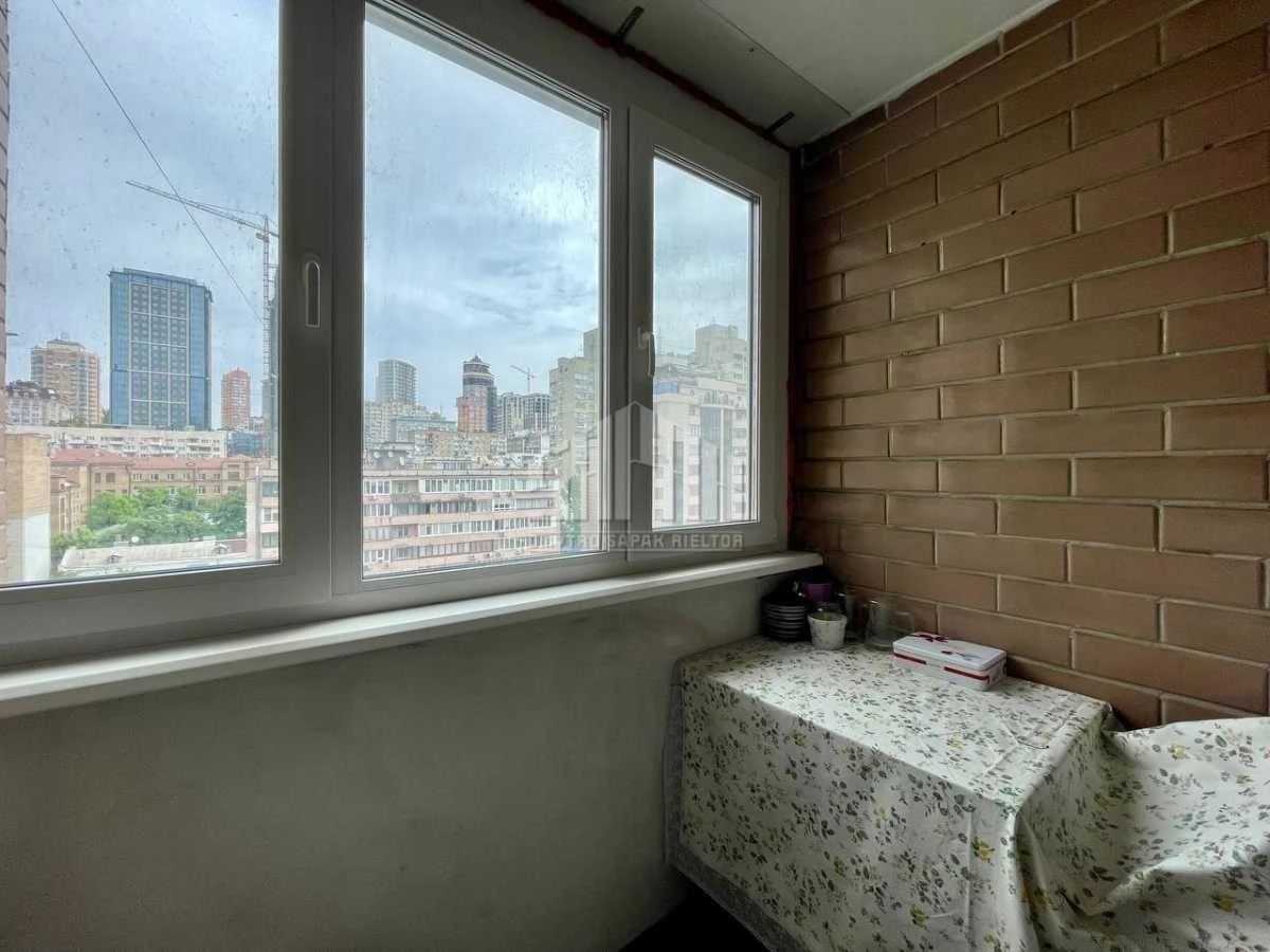 Sale of a 2-room apartment 56.2 m², Volodymyr Antonovych in