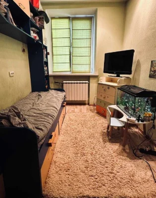 I will sell a 2-room apartment in the Polya district (Antonovicha street)