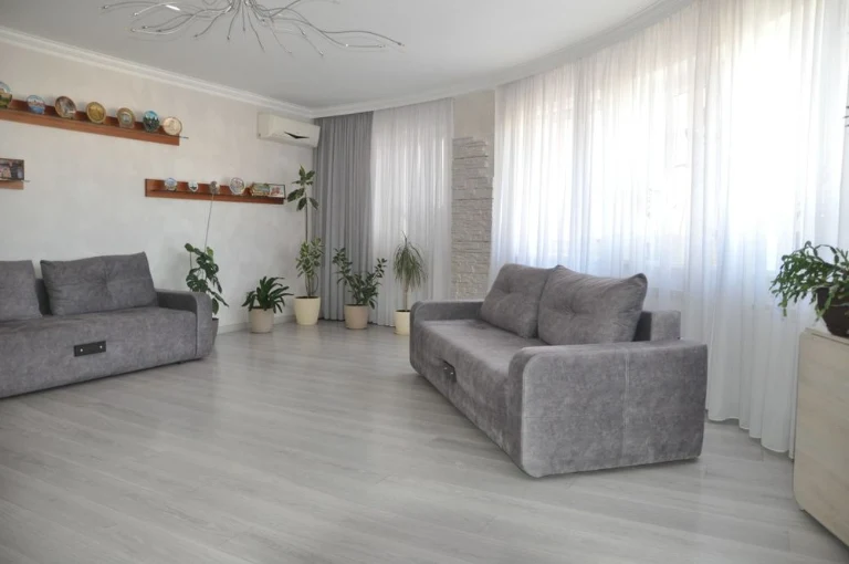 3-room apartment for sale on Akhmatova Street, Poznyaki metro station