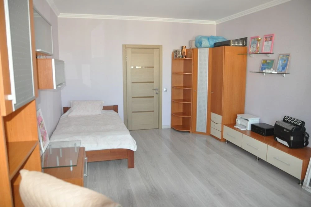3-room apartment for sale on Akhmatova Street, Poznyaki metro station