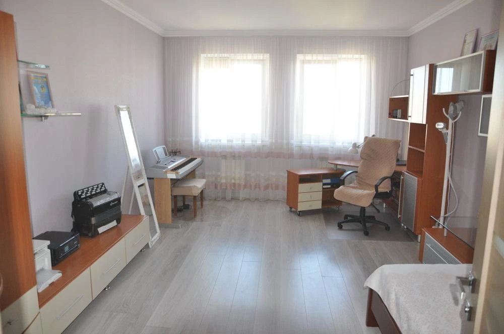 3-room apartment for sale on Akhmatova Street, Poznyaki metro station