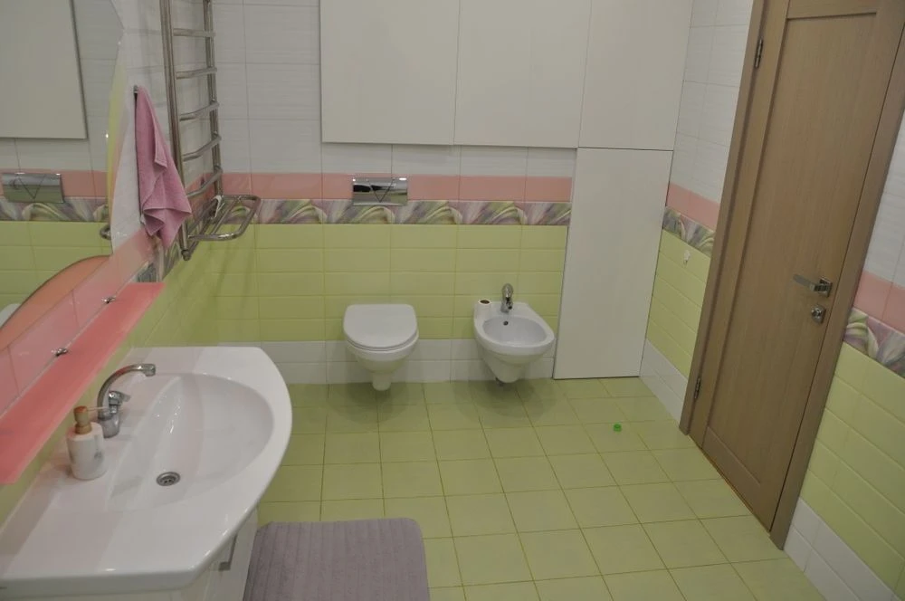 3-room apartment for sale on Akhmatova Street, Poznyaki metro station