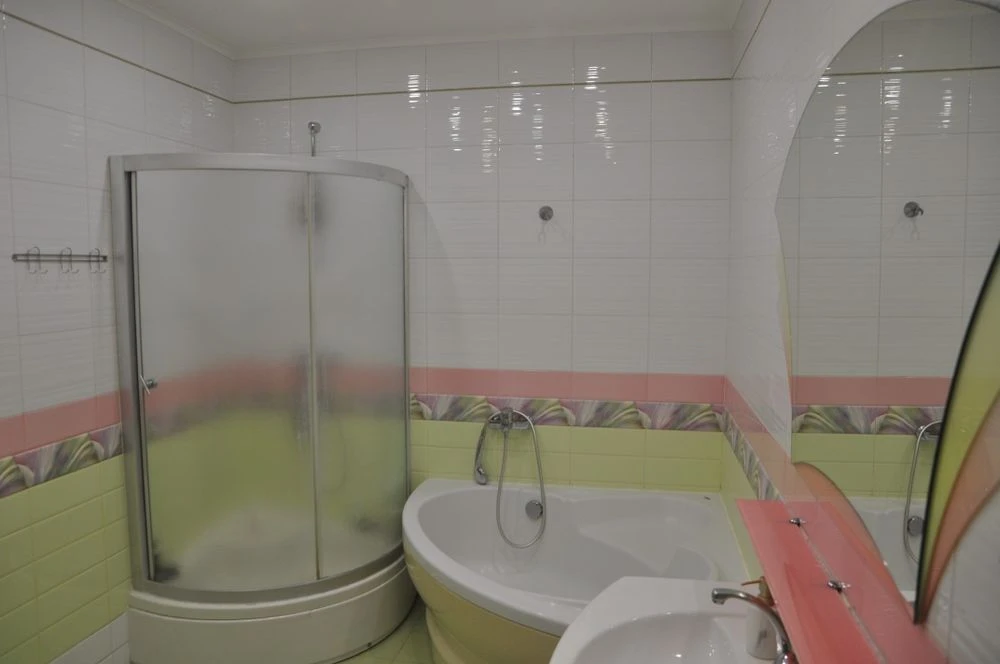 3-room apartment for sale on Akhmatova Street, Poznyaki metro station