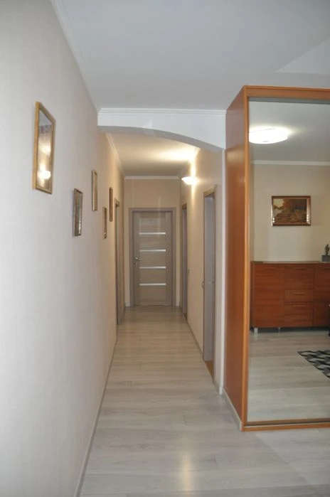 3-room apartment for sale on Akhmatova Street, Poznyaki metro station