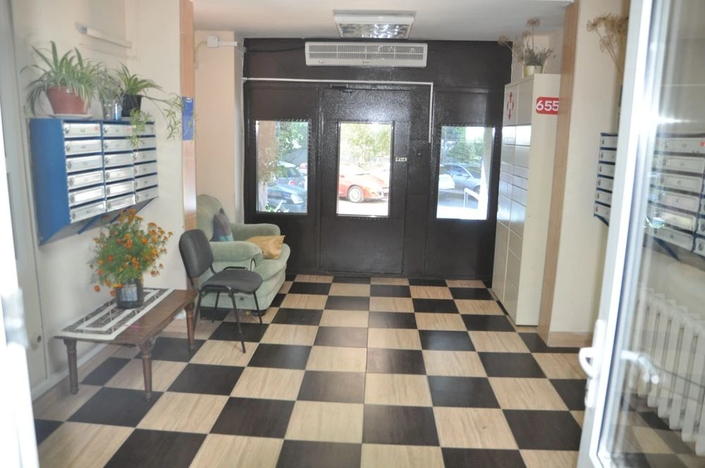 3-room apartment for sale on Akhmatova Street, Poznyaki metro station