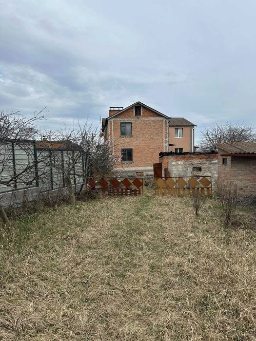 (5) I will sell part of the house in Pyatnychany 4422