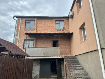 (5) I will sell part of the house in Pyatnychany 4422