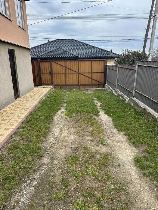 (5) I will sell part of the house in Pyatnychany 4422
