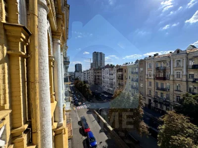 Квартира. Киев, ул. (Горького)