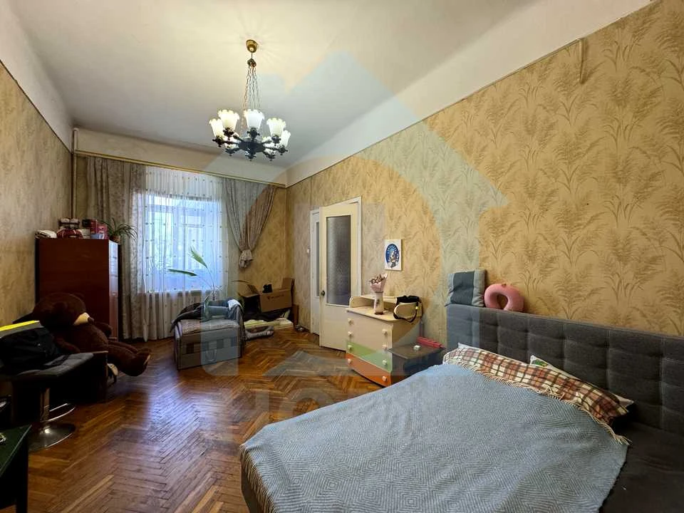 Квартира. Киев, ул. (Горького)