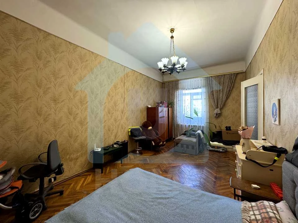 Квартира. Киев, ул. (Горького)