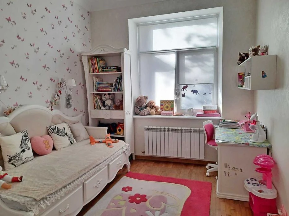 Selling a 3-room Stalin-era apartment, European-style renovation, 90 square meters, Sumskaya Street (404401)