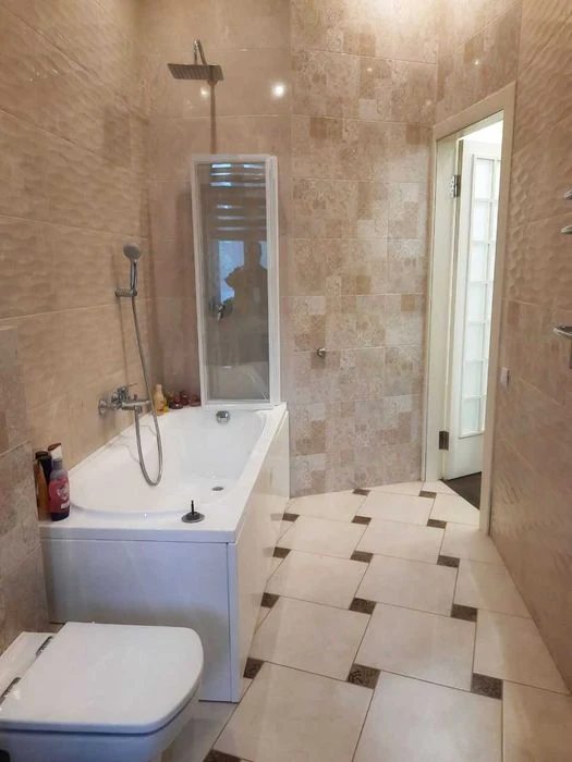 Selling a 3-room Stalin-era apartment, European-style renovation, 90 square meters, Sumskaya Street (404401)