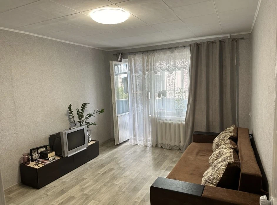 Продам 1 кімнатну квартиру на Червоному Камені