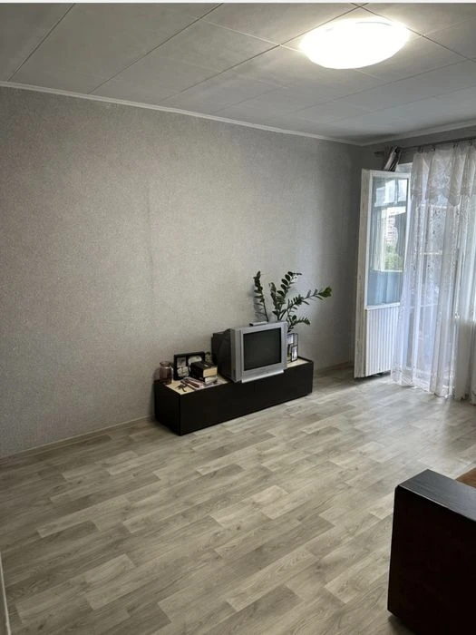 Продам 1 кімнатну квартиру на Червоному Камені