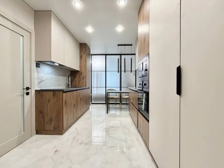 Stylish smart apartment with a balcony in Manhattan Up