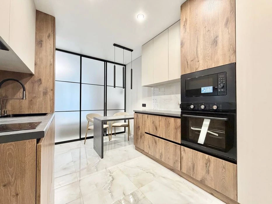 Стильна смарт квартира з балконом в Manhattan Up