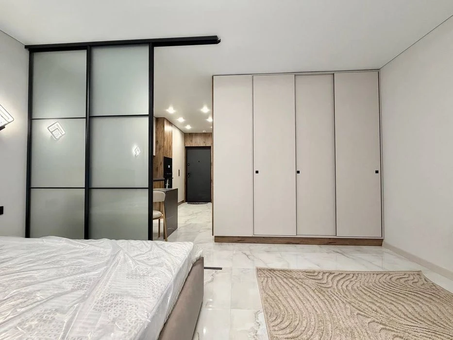 Стильна смарт квартира з балконом в Manhattan Up