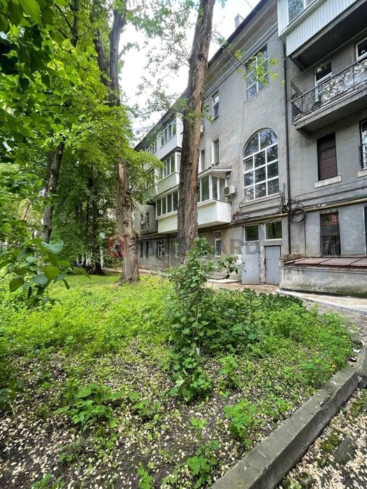 Продам 4-х кімнатну чудову квартиру