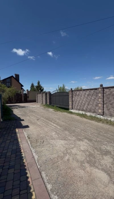 Продаж будинку з панорамним видом на р.Тетерів та виходом до