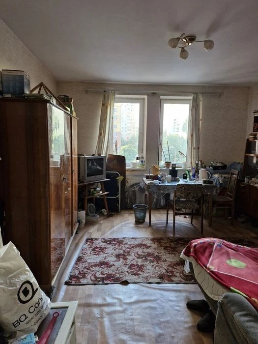 Sale without commission for the buyer! Spacious 2-room apartment