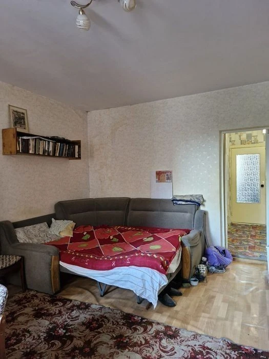 Sale without commission for the buyer! Spacious 2-room apartment