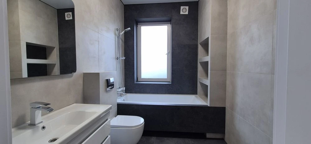 House with renovation, no commission! 100m2, 3 bedrooms, 5 bathrooms,! Bla