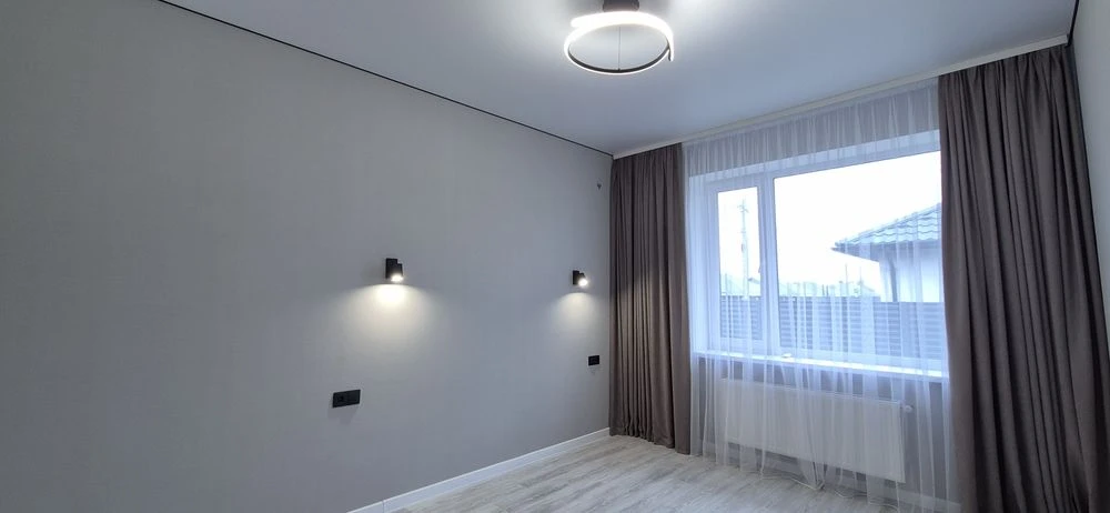 House with renovation, no commission! 100m2, 3 bedrooms, 5 bathrooms,! Bla