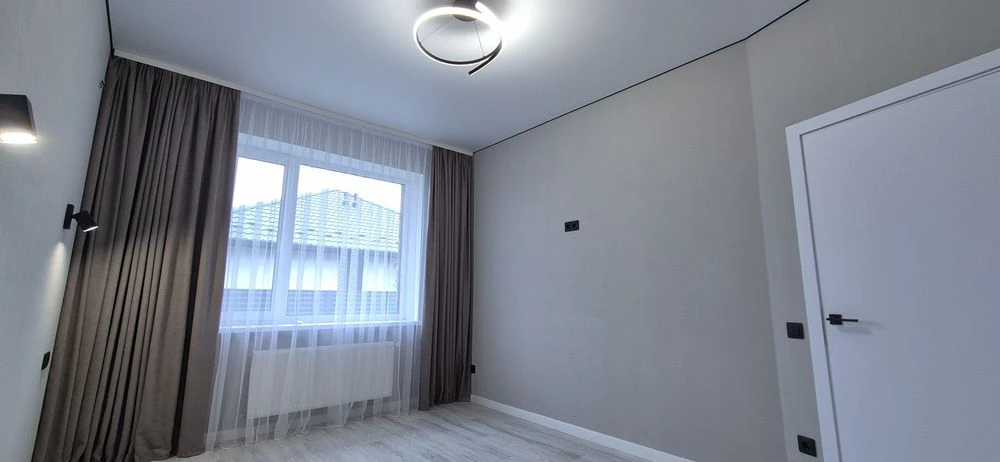 House with renovation, no commission! 100m2, 3 bedrooms, 5 bathrooms,! Bla