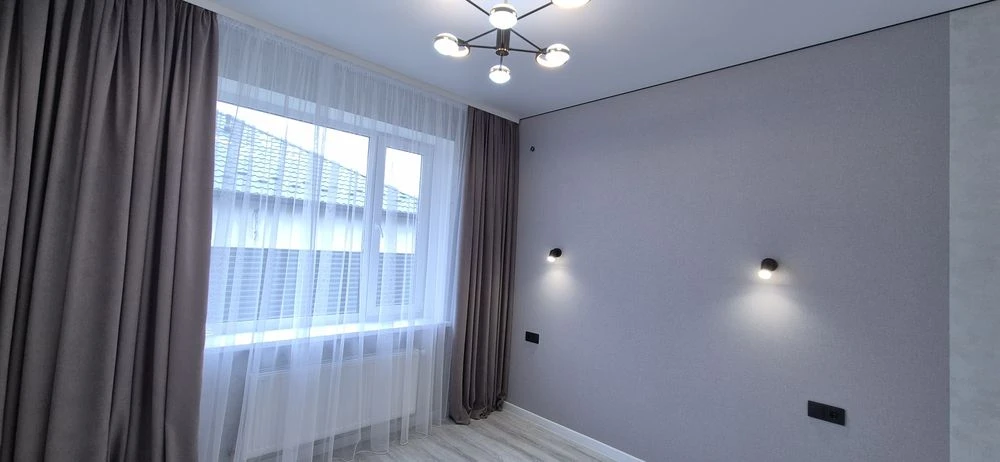 House with renovation, no commission! 100m2, 3 bedrooms, 5 bathrooms,! Bla