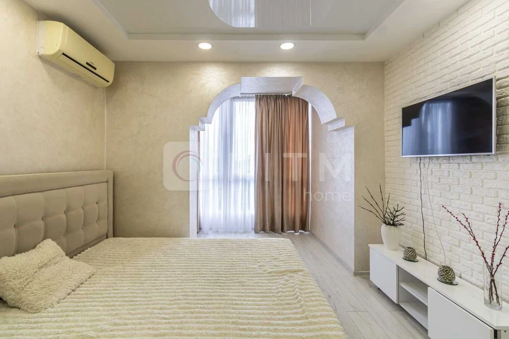 Stylish and well-maintained 1-room apartment for sale