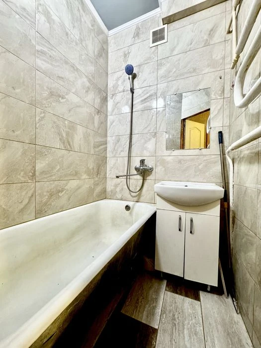 Three-bedroom apartment for sale in a brick building in Sarzhin Yar.