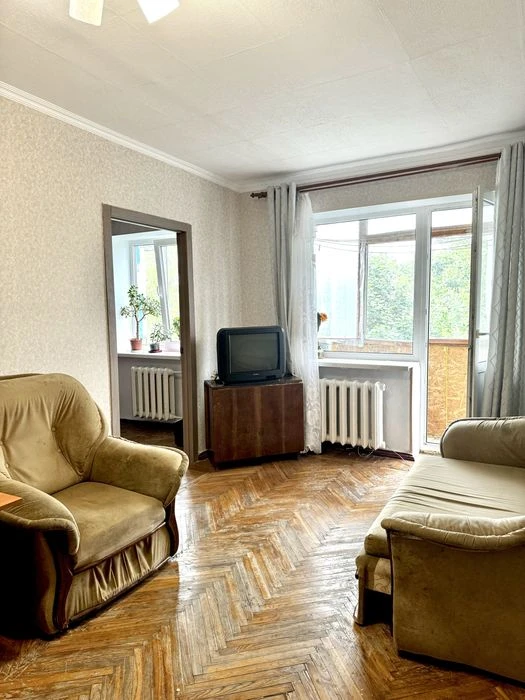 Three-bedroom apartment for sale in a brick building in Sarzhin Yar.