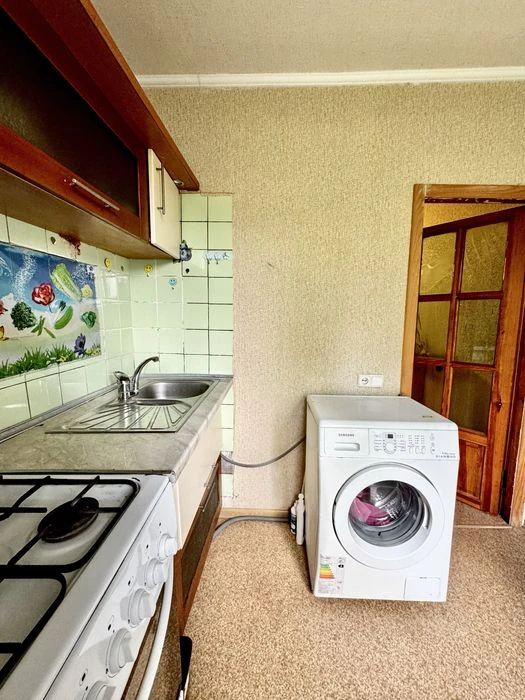 Three-bedroom apartment for sale in a brick building in Sarzhin Yar.