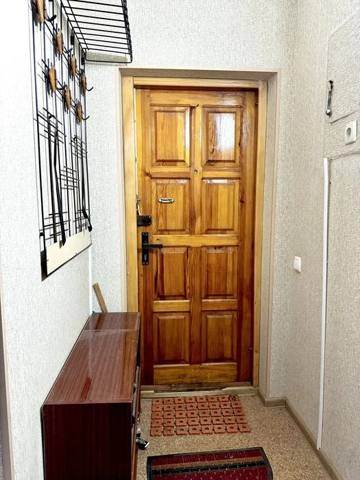 Three-bedroom apartment for sale in a brick building in Sarzhin Yar.