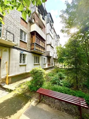 Three-bedroom apartment for sale in a brick building in Sarzhin Yar.