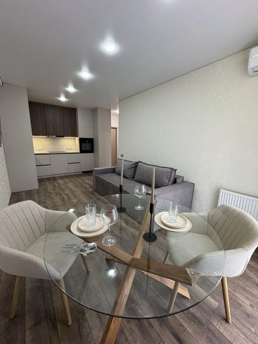 Sale of 1-room apartment in the Nova Angliya residential complex with renovation in the Windsor building