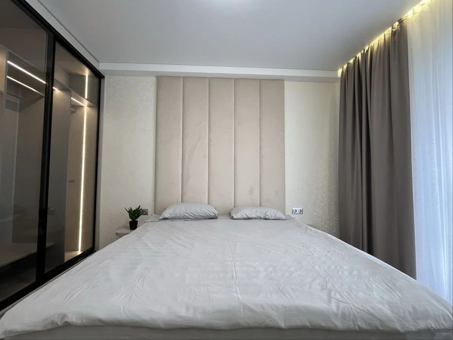 Sale of 1-room apartment in the Nova Angliya residential complex with renovation in the Windsor building