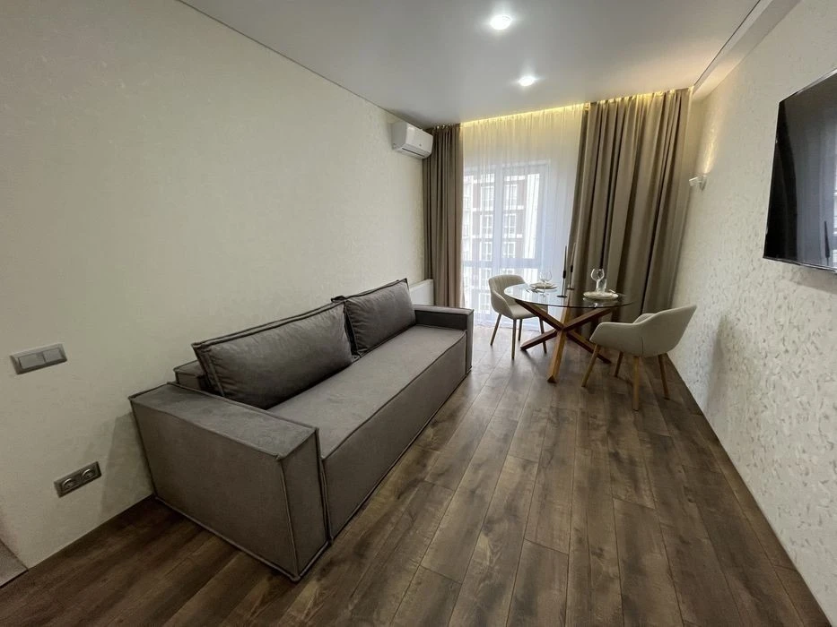 Sale of 1-room apartment in the Nova Angliya residential complex with renovation in the Windsor building