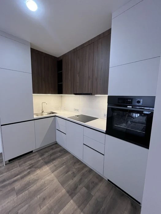 Sale of 1-room apartment in the Nova Angliya residential complex with renovation in the Windsor building