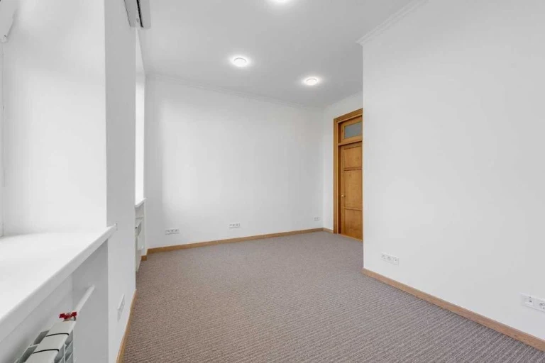 NO COMMISSION. 4-room apartment for sale 90 sq. m. Velyka Vasylkivska, 4